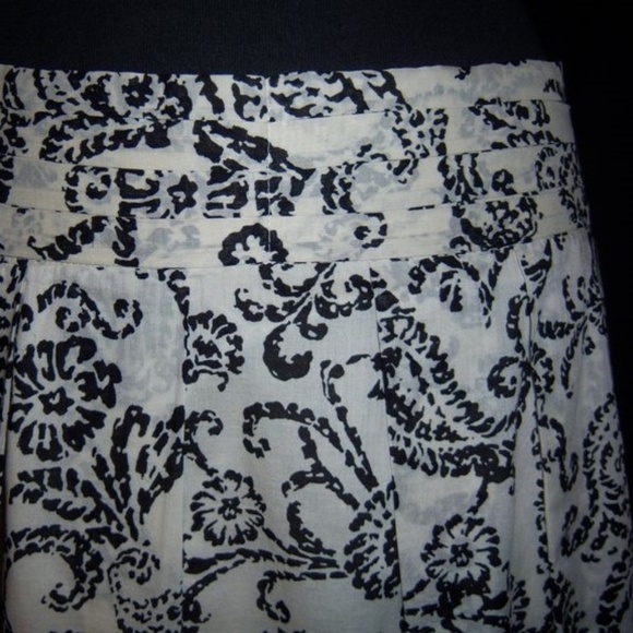 The LIMITED Paisley Pleated Skirt - Picture 3 of 4